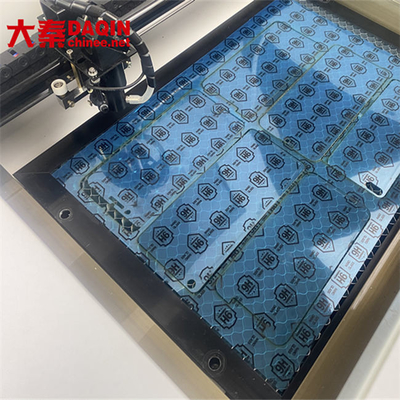 Daqin Mobile Tempered Glass Screen Protector Laser Cutting Machine per soluzioni di distribuzione di accessori telefonici
