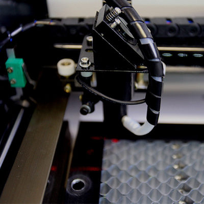 Il software di progettazione della pelle di Cutter Custom Mobile della guardia dello schermo ha temperato la macchina tagliata su ordinazione di vetro dell'autoadesivo
