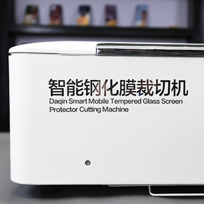 Macchina da taglio laser Daqin intelligente per la realizzazione di custodie per telefoni in idrogel TPU