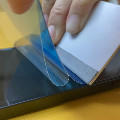 Macchina da taglio laser Daqin intelligente per la realizzazione di custodie per telefoni in idrogel TPU