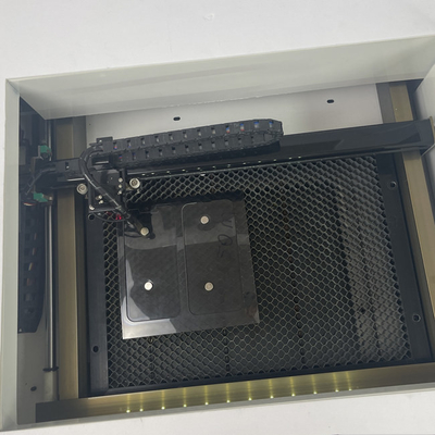 Taglierina dell'autoadesivo del laser di Samsung 30w per il protettore di vetro dello schermo temperato segretezza