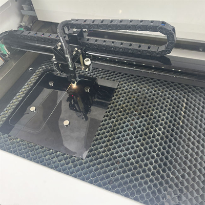 Tagliatrice mobile del laser del protettore dello schermo 30W di Daqin con il software professionale di progettazione