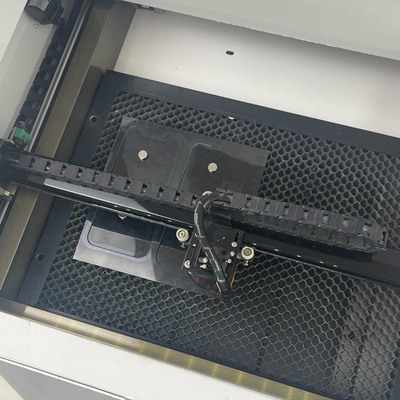 Tagliatrice mobile del laser del protettore dello schermo 30W di Daqin con il software professionale di progettazione