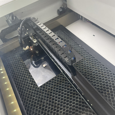 Tagliatrice del laser della protezione dello schermo di Daqin per la protezione mobile della segretezza 700W 50Hz