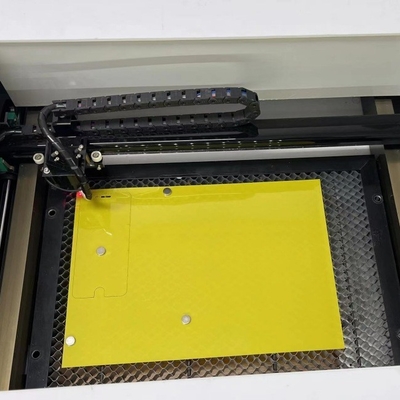 tagliatrice del laser del protettore dello schermo di 30w 50w per il deposito degli accessori del telefono e dei telefoni