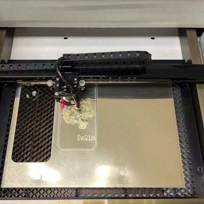 tagliatrice del laser del protettore dello schermo di 30w 50w per il deposito degli accessori del telefono e dei telefoni