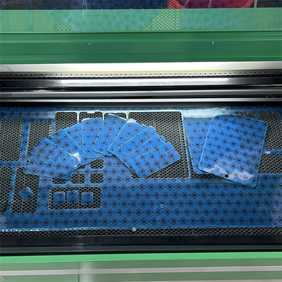 Daqin 1300W Mobile Phone Tempered Glass Screen Protector Laser Cutting Machine Produttore