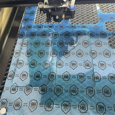 Macchina di taglio laser avanzata per proteggere gli schermi mobili