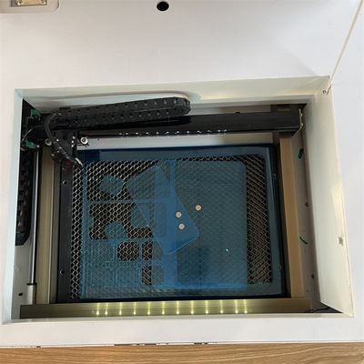 Macchina per taglio laser di protezioni schermo per ambienti interni, supportata, con peso di 40KG e formato PLT