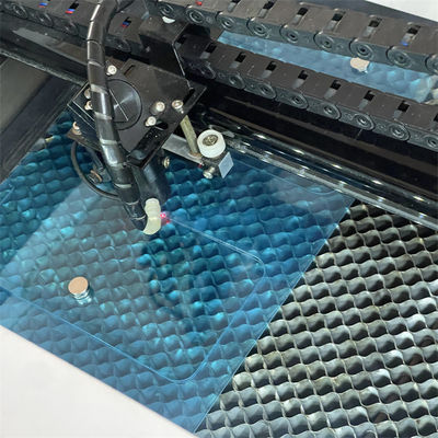 Macchina per taglio laser per protezioni schermo per ambienti di lavoro interni, tensione AC220V/50Hz, dimensioni 1000*800*800mm