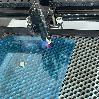 Macchina di taglio laser Daqin per proteggere lo schermo di vetro temperato con velocità di taglio da 0 a 50 mm/s