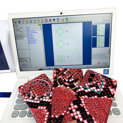 Macchina per la realizzazione di skin per laptop progettata per il fai-da-te personale e professionale con pacchetto completo di materiali e supporto software