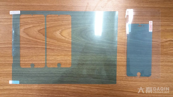 Macchina per il taglio laser di protezioni schermo con raffreddamento ad aria, alta precisione di taglio e raffreddamento ad acqua circolante